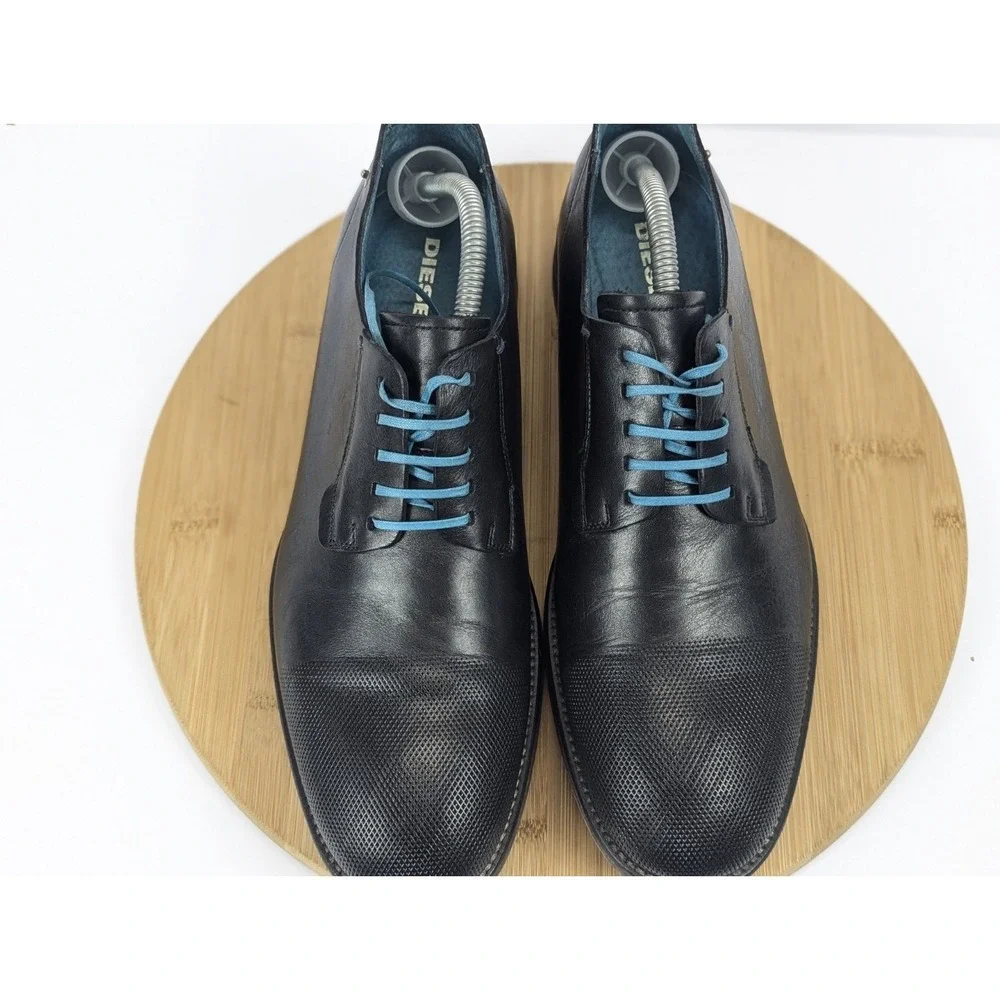 Diesel Mens 9 Black Leather Derby Shoes Textured Cap Toe Blue Laces